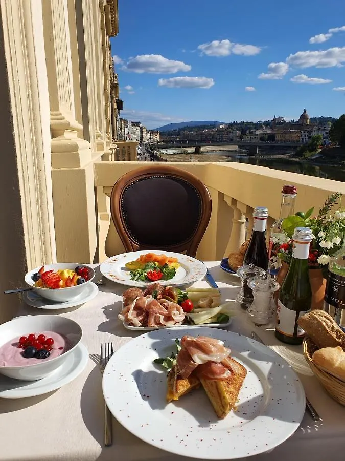 ****  Hotel Lungarno Vespucci 50 Florence Italy